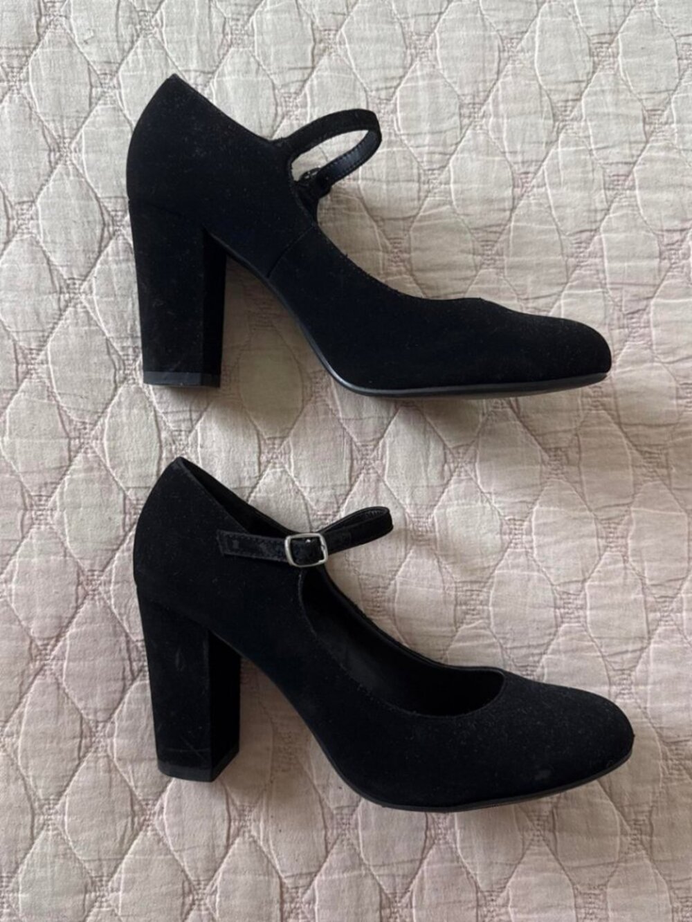CityComfort Women's Black Courts